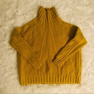 Yellow Sweater！Super Cute